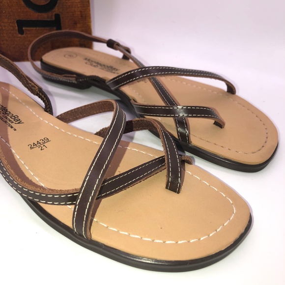 Montego Bay Club Brown Leather Flat Strappy Thong Toe Sandals Size 8 - Picture 10 of 13